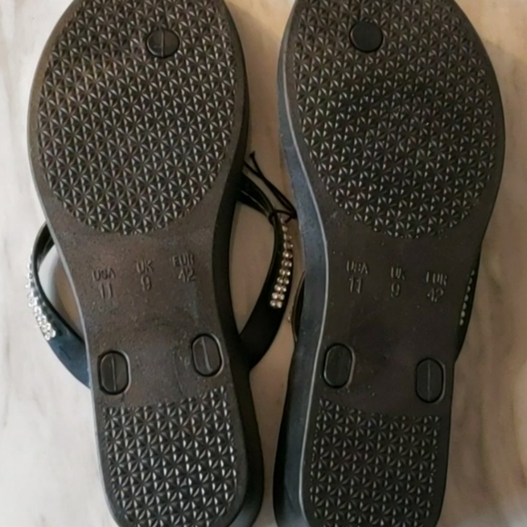 White Line Wedge Sandals, Size 11 - Picture 5 of 5